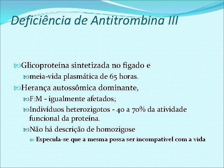 Deficiência de Antitrombina III Glicoproteína sintetizada no fígado e meia-vida plasmática de 65 horas.