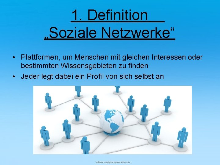 1. Definition „Soziale Netzwerke“ • Plattformen, um Menschen mit gleichen Interessen oder bestimmten Wissensgebieten