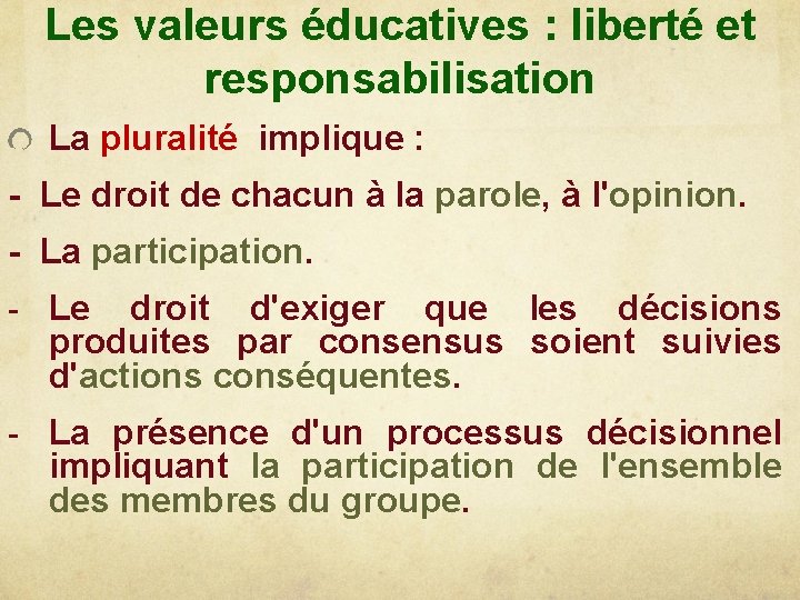 Les valeurs éducatives : liberté et responsabilisation La pluralité implique : - Le droit