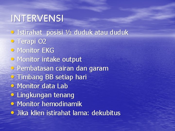 INTERVENSI • Istirahat posisi ½ duduk atau duduk • Terapi O 2 • Monitor