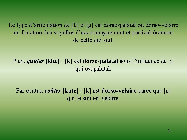 Le type d’articulation de [k] et [g] est dorso-palatal ou dorso-vélaire en fonction des
