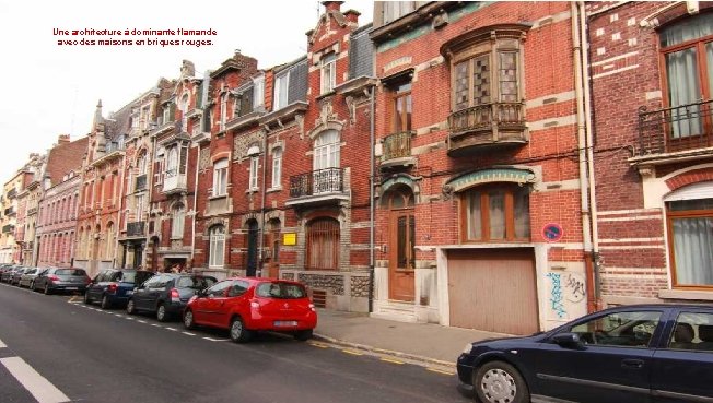 Une architecture à dominante flamande avec des maisons en briques rouges. 