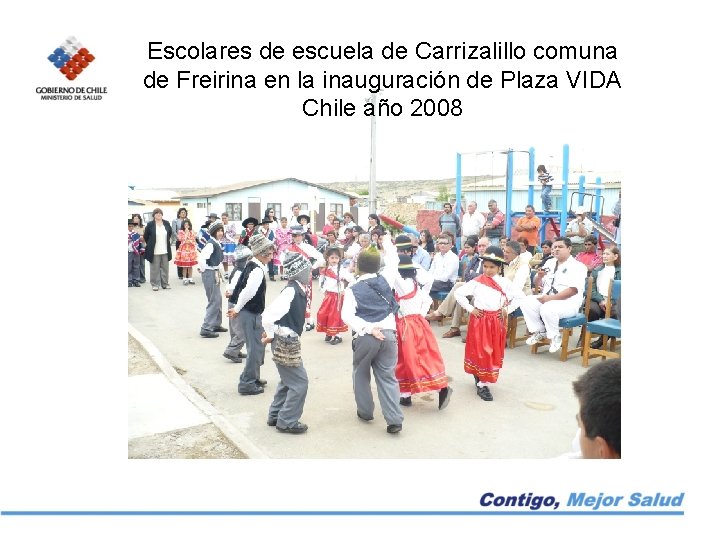 Escolares de escuela de Carrizalillo comuna de Freirina en la inauguración de Plaza VIDA
