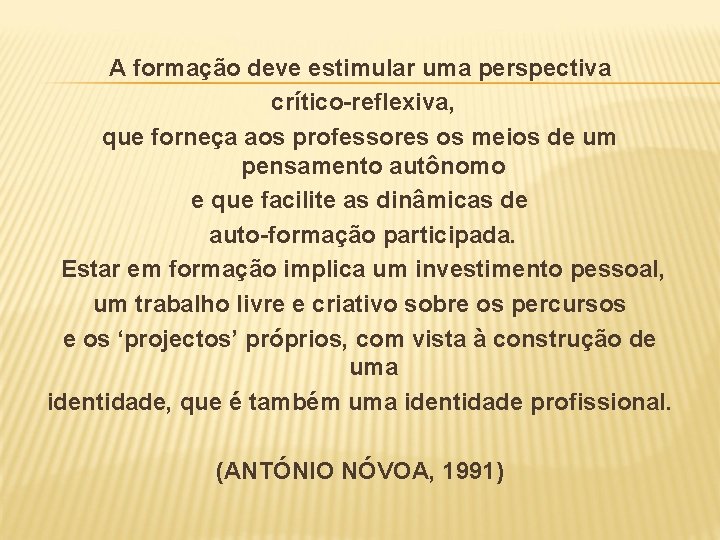 A formação deve estimular uma perspectiva crítico-reflexiva, que forneça aos professores os meios de