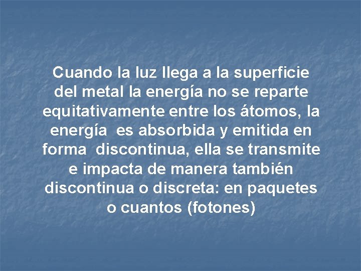 Cuando la luz llega a la superficie del metal la energía no se reparte