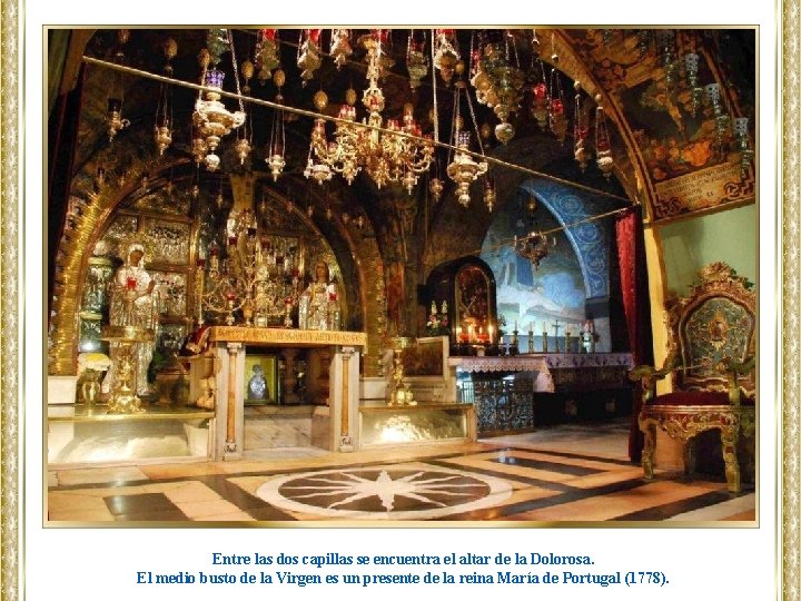 Entre las dos capillas se encuentra el altar de la Dolorosa. El medio busto