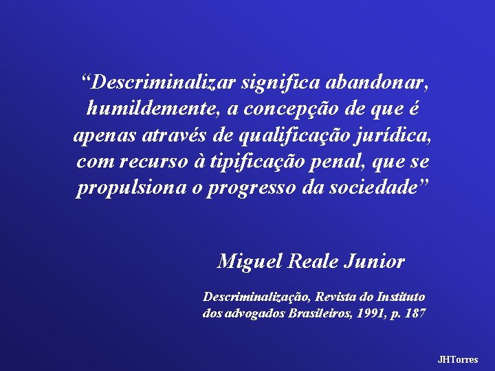 “Descriminalizar significa abandonar, humildemente, a concepção de que é apenas através de qualificação jurídica,