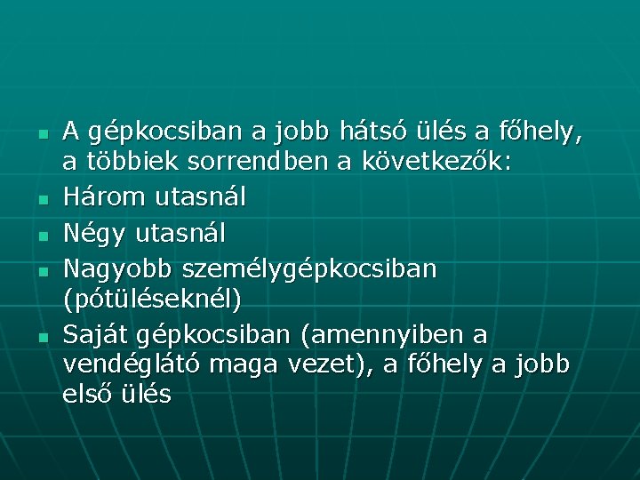 n n n A gépkocsiban a jobb hátsó ülés a főhely, a többiek sorrendben