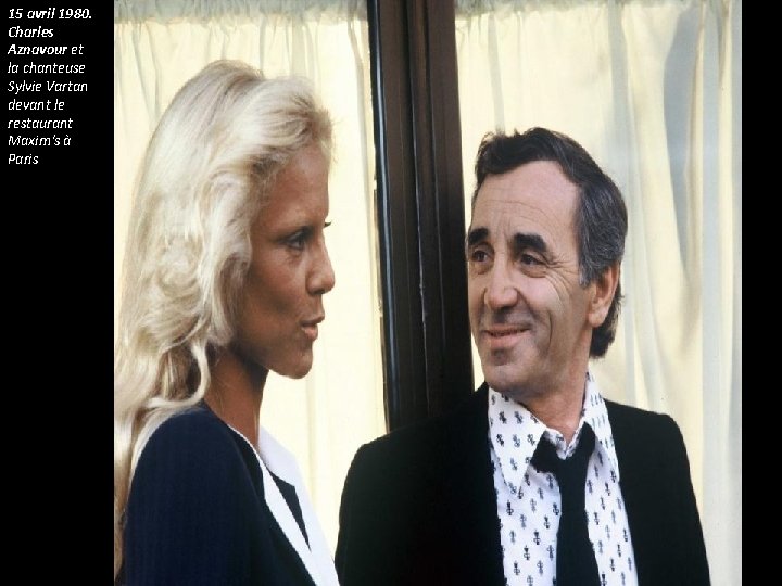 15 avril 1980. Charles Aznavour et la chanteuse Sylvie Vartan devant le restaurant Maxim's 15 avril 1980. Charles Aznavour et la chanteuse Sylvie Vartan devant le restaurant Maxim's