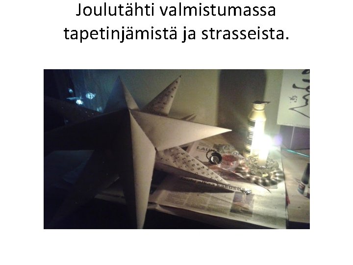 Joulutähti valmistumassa tapetinjämistä ja strasseista. 