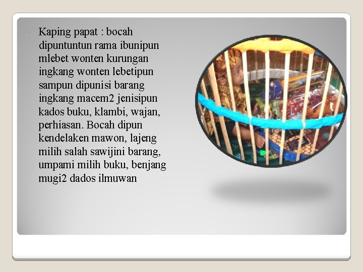 Kaping papat : bocah dipuntuntun rama ibunipun mlebet wonten kurungan ingkang wonten lebetipun