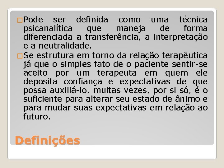 �Pode ser definida como uma técnica psicanalítica que maneja de forma diferenciada a transferência,