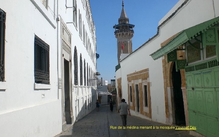 Rue de la médina menant à la mosquée Youssef Dey. 