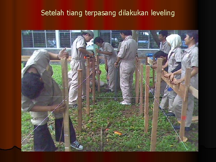 Setelah tiang terpasang dilakukan leveling 