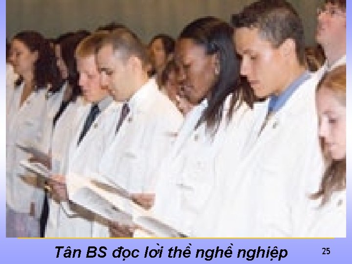 Tân BS đọc Lời thề Tân BS đo c lơ i thê nghiê p