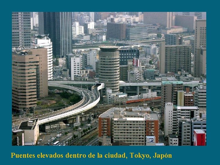 Puentes elevados dentro de la ciudad, Tokyo, Japón 