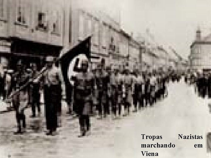 Tropas Nazistas marchando em Viena 