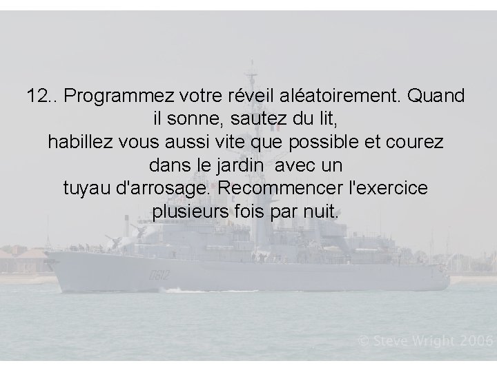 12. . Programmez votre réveil aléatoirement. Quand il sonne, sautez du lit, habillez vous