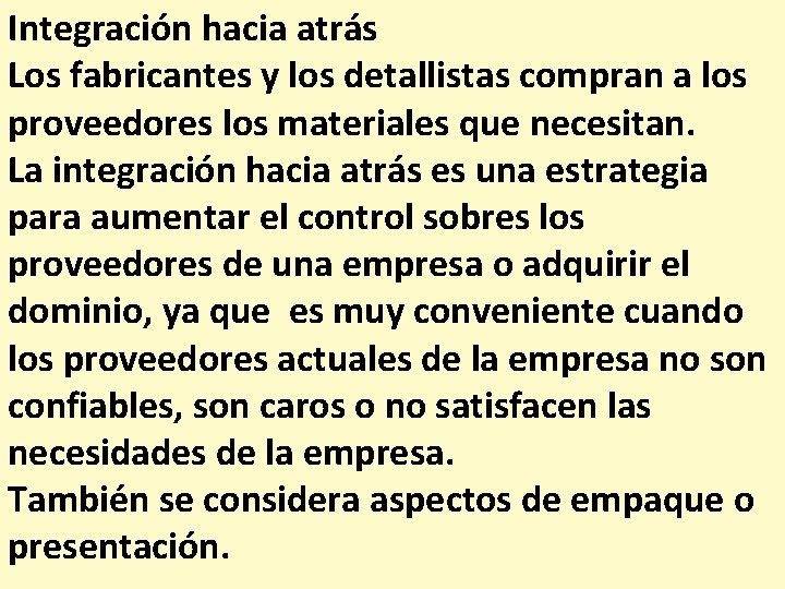 Integración hacia atrás Los fabricantes y los detallistas compran a los proveedores los materiales