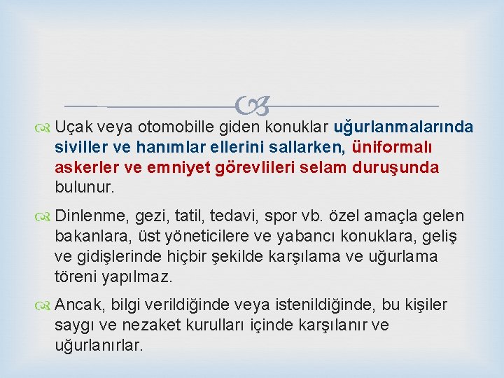  Uçak veya otomobille giden konuklar uğurlanmalarında siviller ve hanımlar ellerini sallarken, üniformalı askerler