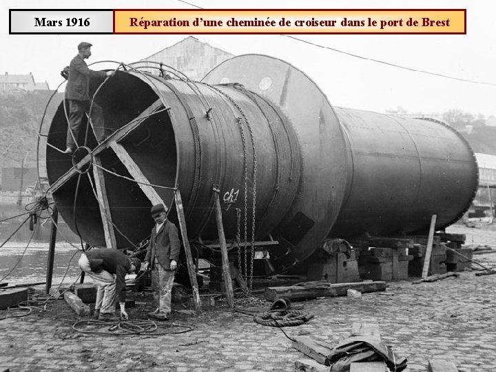 Mars 1916 Réparation d’une cheminée de croiseur dans le port de Brest 