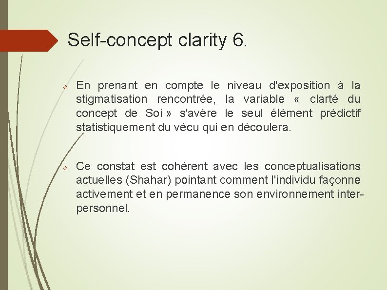 Self-concept clarity 6. En prenant en compte le niveau d'exposition à la stigmatisation rencontrée,