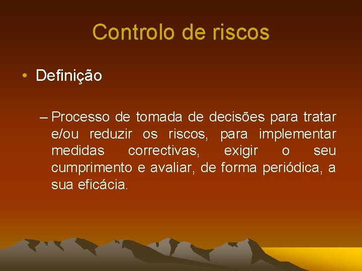 Controlo de riscos • Definição – Processo de tomada de decisões para tratar e/ou