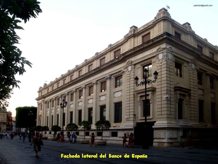 Fachada lateral del Banco de España 