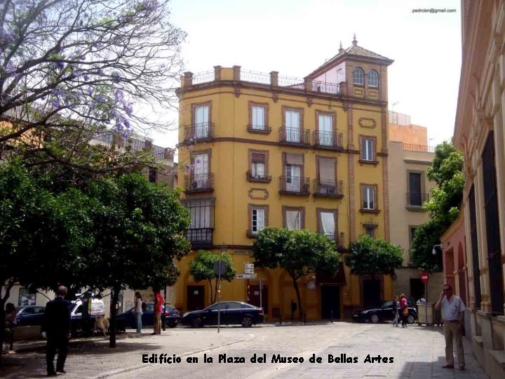 Edifício en la Plaza del Museo de Bellas Artes 