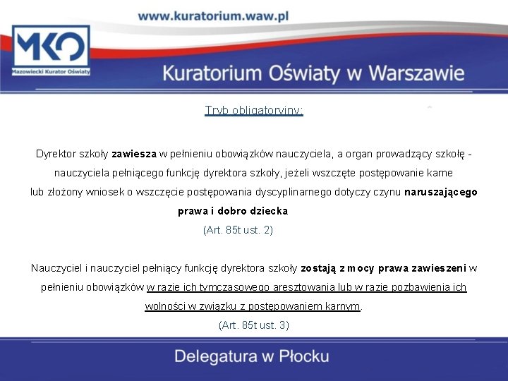 Tryb obligatoryjny: Dyrektor szkoły zawiesza w pełnieniu obowiązków nauczyciela, a organ prowadzący szkołę nauczyciela