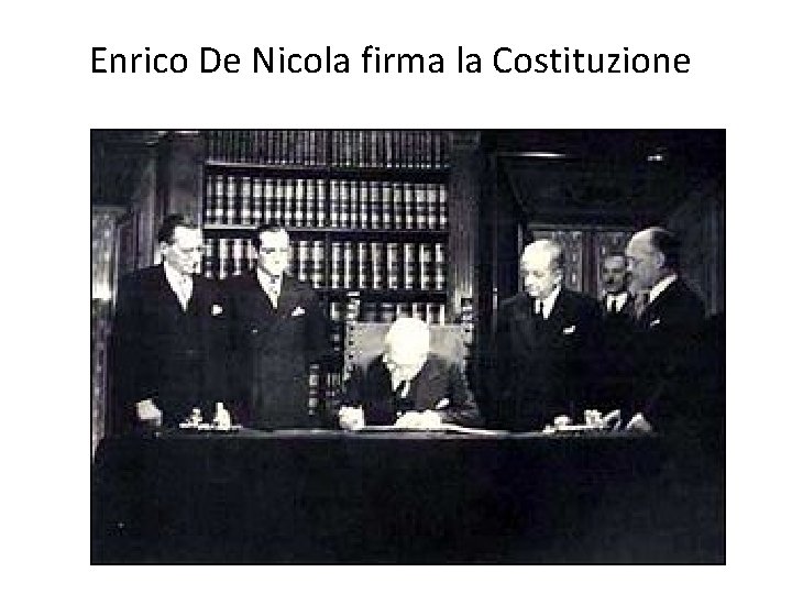 Enrico De Nicola firma la Costituzione Enrico De Nicola firma la Costituzione