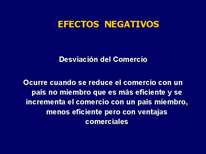 EFECTOS NEGATIVOS Desviación del Comercio Ocurre cuando se reduce el comercio con un país