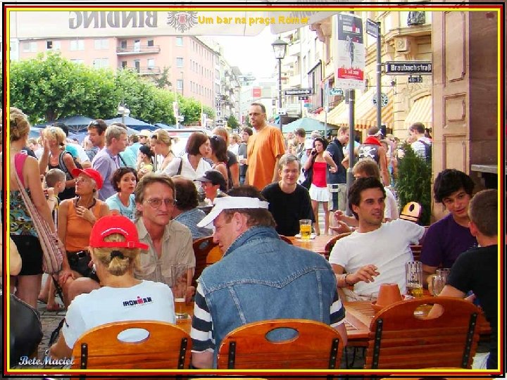 Um bar na praça Römer 