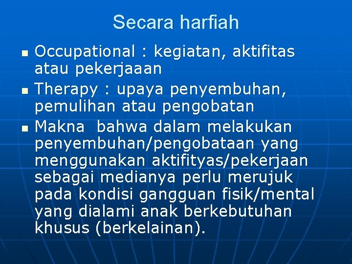Secara harfiah n n n Occupational : kegiatan, aktifitas atau pekerjaaan Therapy : upaya