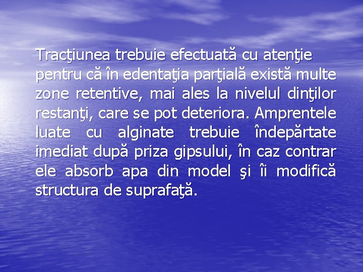 Tracţiunea trebuie efectuată cu atenţie pentru că în edentaţia parţială există multe zone retentive,