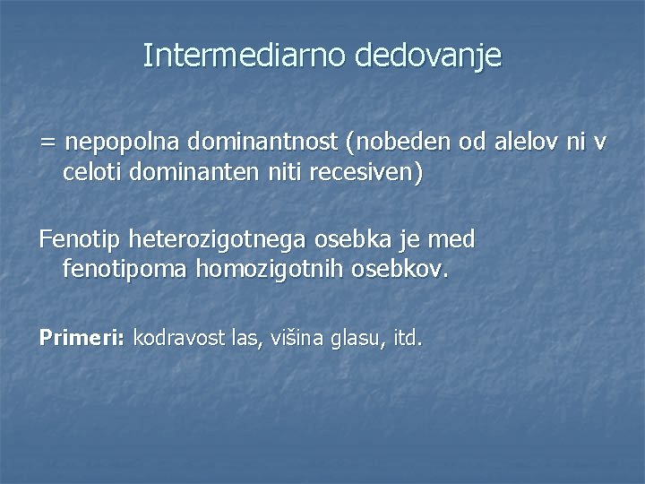 Intermediarno dedovanje = nepopolna dominantnost (nobeden od alelov ni v celoti dominanten niti recesiven)