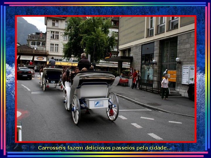 Carrosséis fazem deliciosos passeios pela cidade. . . 