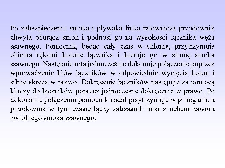 Po zabezpieczeniu smoka i pływaka linka ratowniczą przodownik chwyta oburącz smok i podnosi go