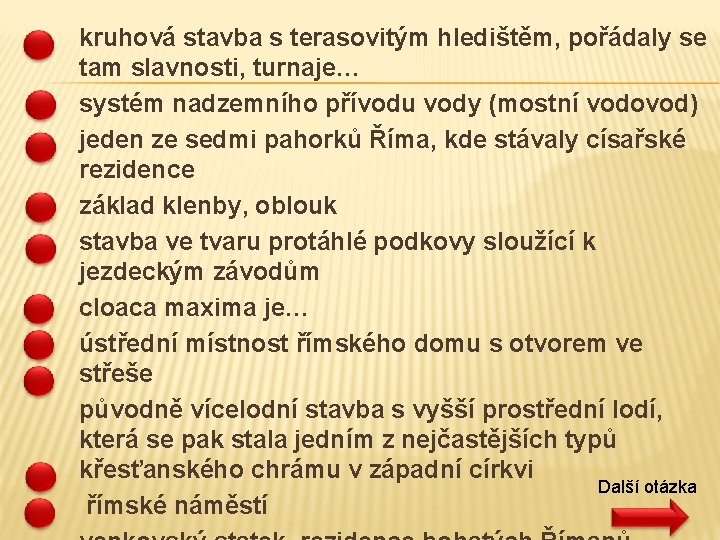 kruhová stavba s terasovitým hledištěm, pořádaly se tam slavnosti, turnaje… systém nadzemního přívodu vody