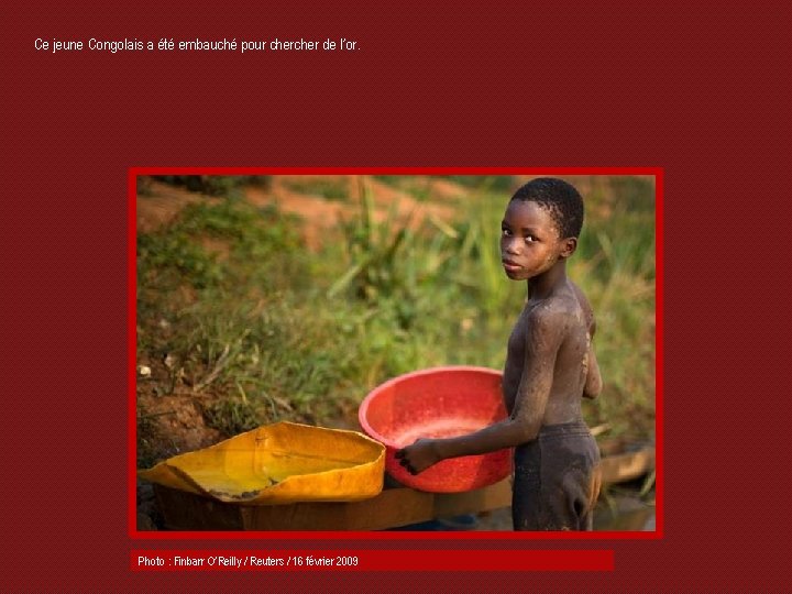 Ce jeune Congolais a été embauché pour cher de l’or. Photo : Finbarr O’Reilly