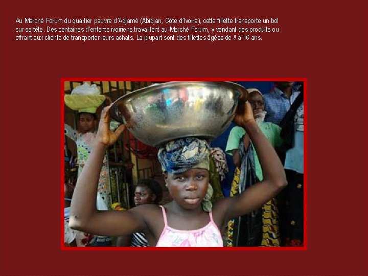 Au Marché Forum du quartier pauvre d’Adjamé (Abidjan, Côte d’Ivoire), cette fillette transporte un