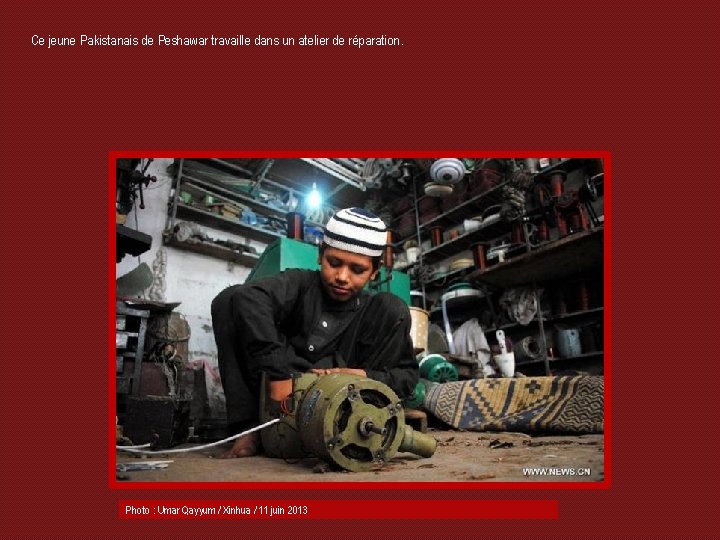 Ce jeune Pakistanais de Peshawar travaille dans un atelier de réparation. Photo : Umar