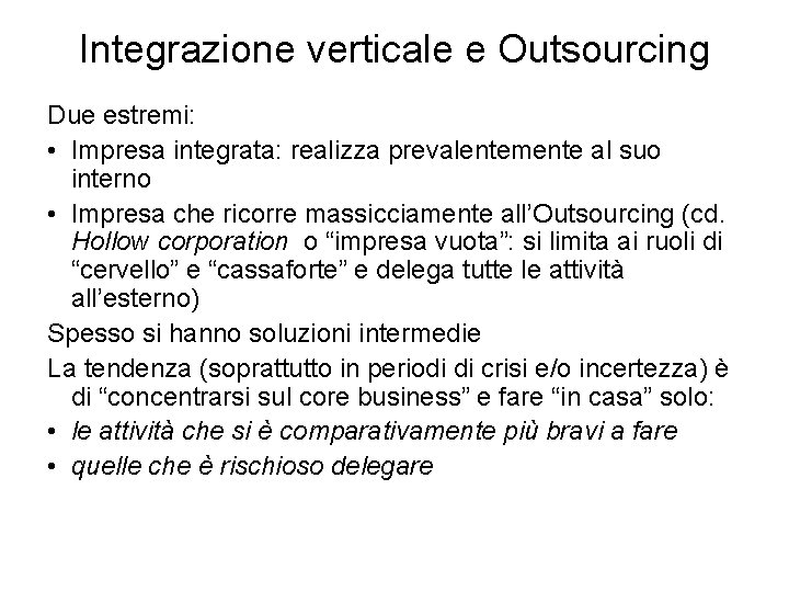 Integrazione verticale e Outsourcing Due estremi: • Impresa integrata: realizza prevalentemente al suo interno