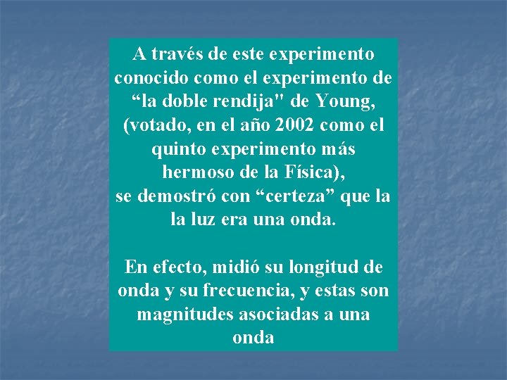 A través de este experimento conocido como el experimento de “la doble rendija" de