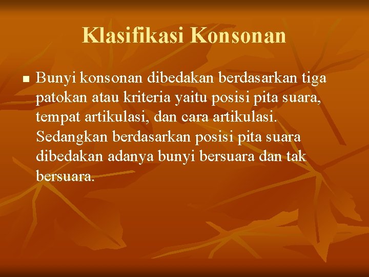 Klasifikasi Konsonan n Bunyi konsonan dibedakan berdasarkan tiga patokan atau kriteria yaitu posisi pita