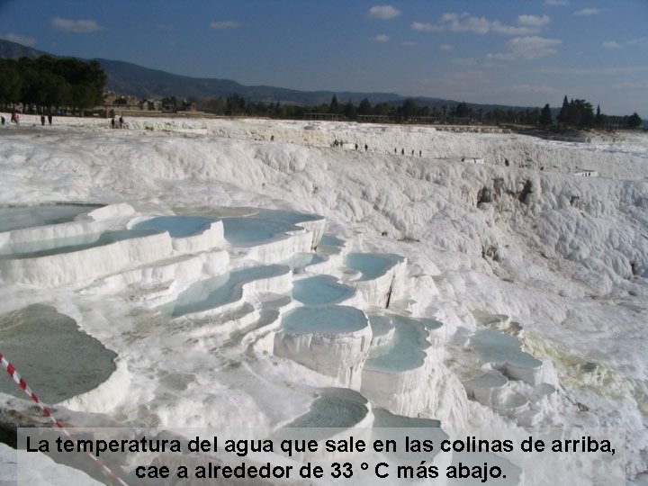 La temperatura del agua que sale en las colinas de arriba, cae a alrededor