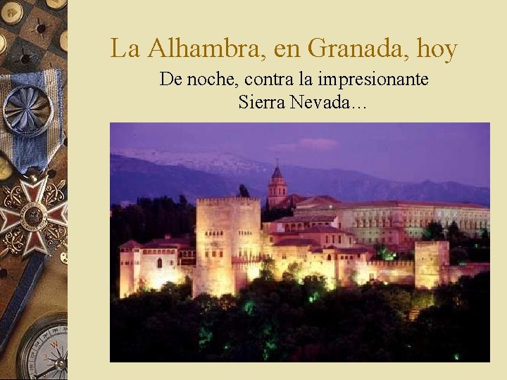 La Alhambra, en Granada, hoy De noche, contra la impresionante Sierra Nevada… 