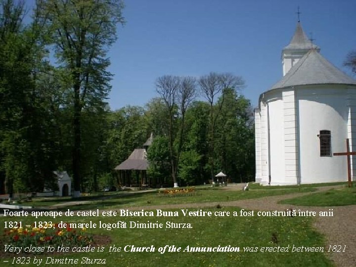 Foarte aproape de castel este Biserica Buna Vestire care a fost construită între anii