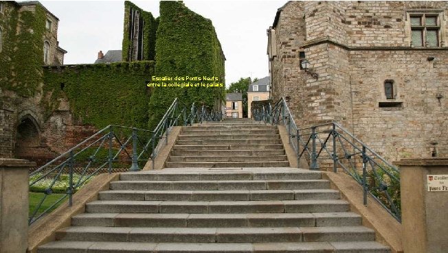 Escalier des Ponts-Neufs entre la collégiale et le palais 