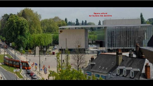 Espace culturel sur la place des Jacobins 
